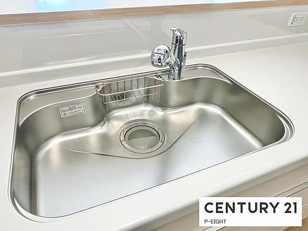 浄水器内蔵型のため、キッチン回りもスリムな印象です！