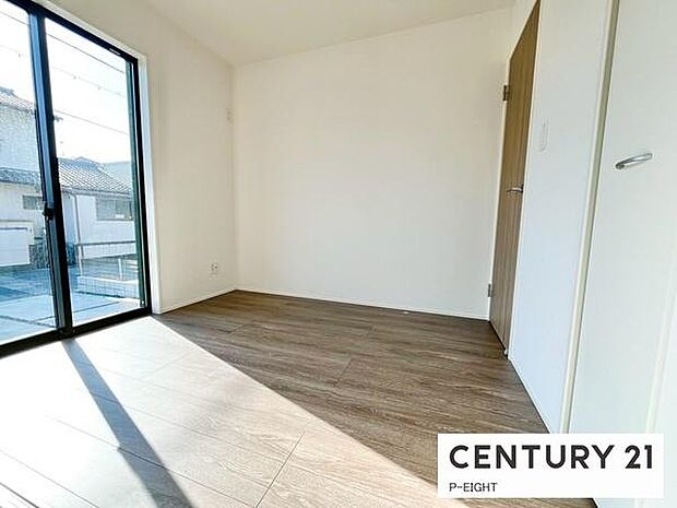 リビング横に便利な洋室！