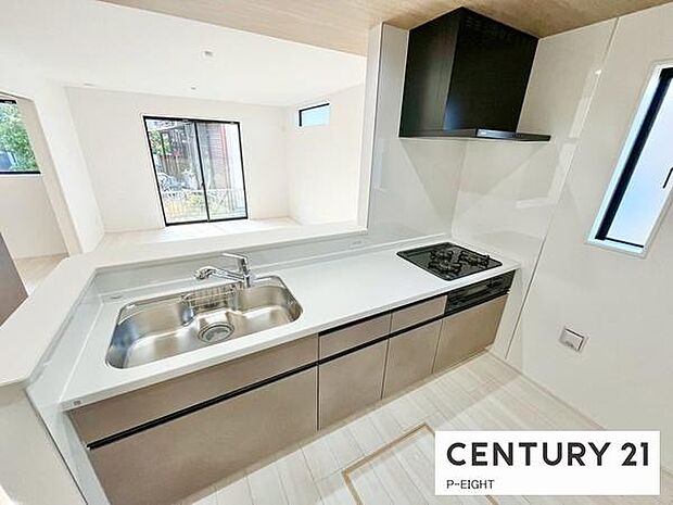 料理をしながらリビングを見渡せるつくりで、料理中も家族との会話がはずみます。