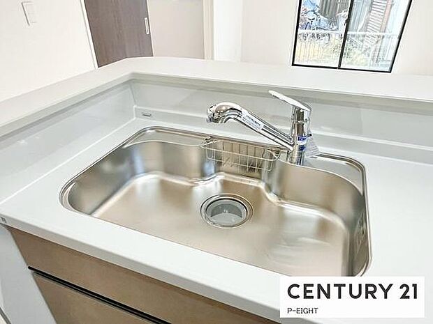 浄水器内蔵型のため、キッチン回りもスリムな印象です！