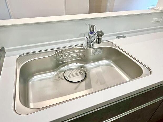 浄水器内蔵型のため、キッチン回りもスリムな印象です！