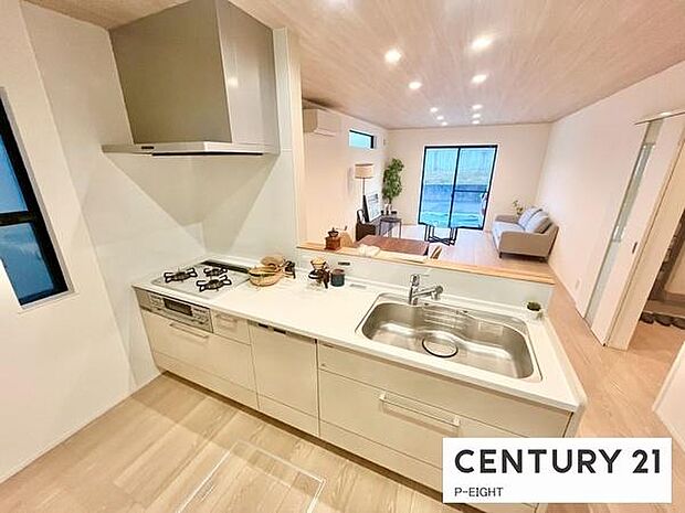 料理をしながらリビングを見渡せるつくりで、料理中も家族との会話がはずみます。