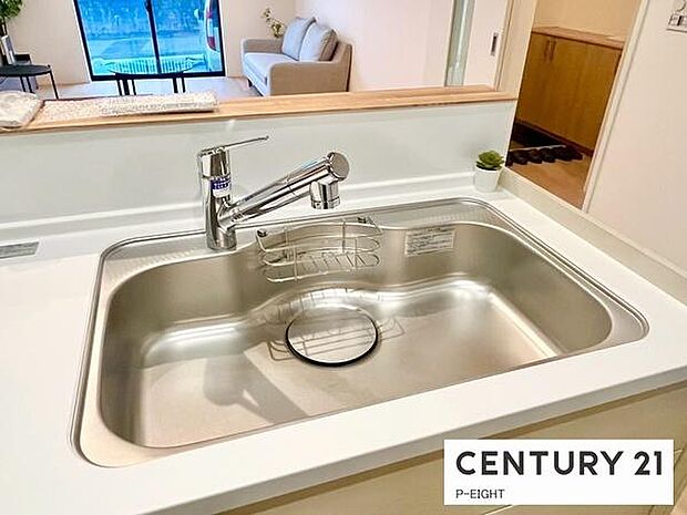 浄水器内蔵型のため、キッチン回りもスリムな印象です！