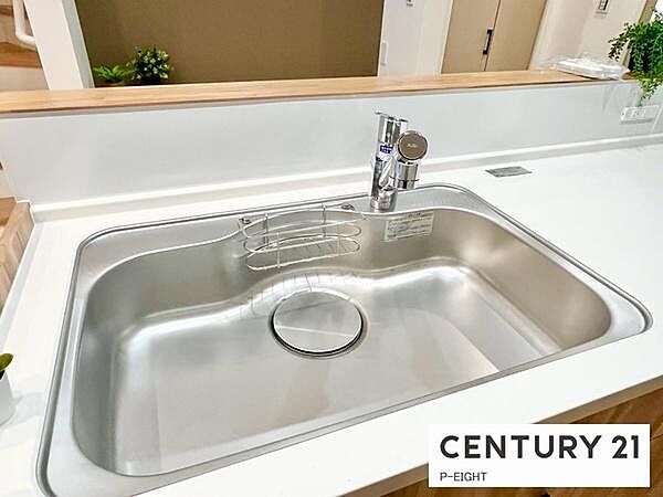 浄水器内蔵型のため、キッチン回りもスリムな印象です！