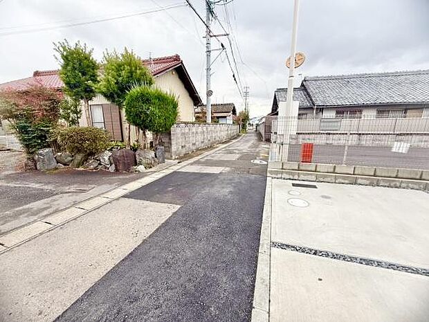 アスファルト舗装の道路です！