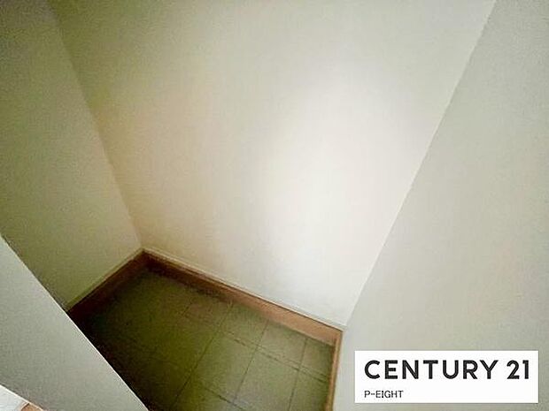 ベビーカーやゴルフクラブなども置ける便利な収納スペースがあります!