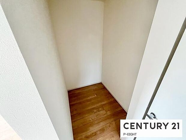 ウォークインクローゼットでたくさん収納できます！