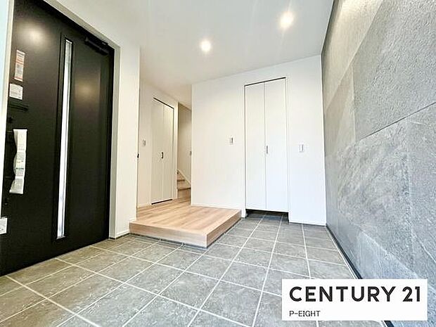 広々とした玄関で来客を受け入れます！