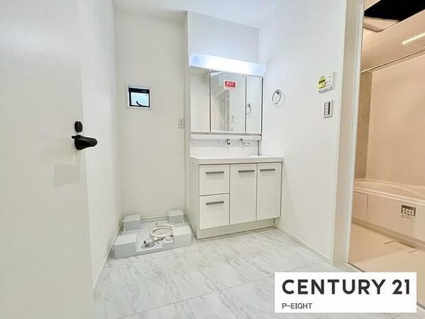 明るい洗面台で、毎日の身支度を！