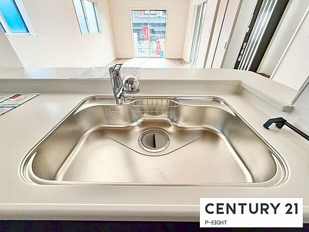 浄水器内蔵型のため、キッチン回りもスリムな印象です！