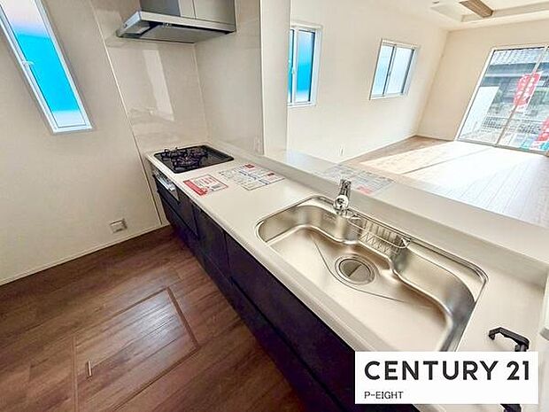 料理をしながらリビングを見渡せるつくりで、料理中も家族との会話がはずみます。