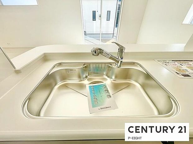 浄水器内蔵型のため、キッチン回りもスリムな印象です!