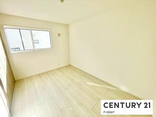 壁の色もアクセントとなりおしゃれな内装です!