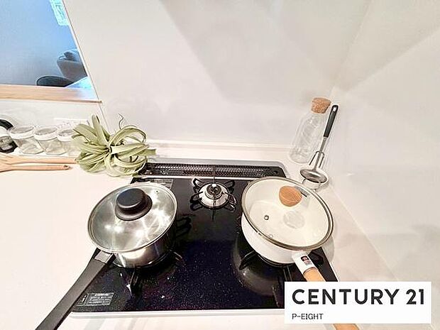 三口コンロで料理もはかどりますね！グリルもあります！