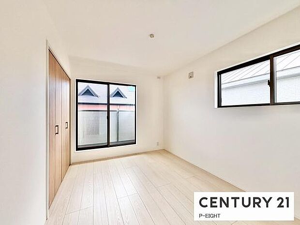 バルコニーに面している明るい洋室です!