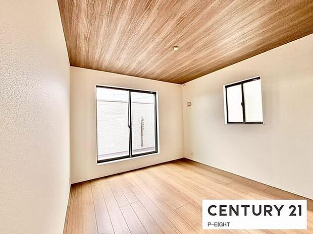 バルコニーに面している明るい洋室です！