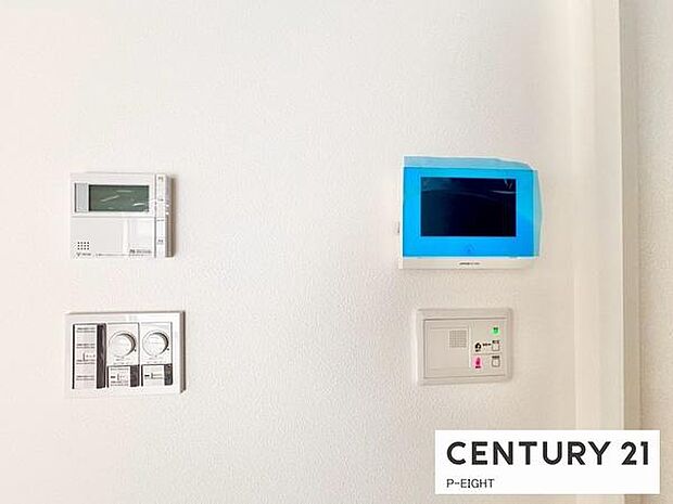 モニター付きインターホンで来客者の顔も見えて安心です！お湯はり、追い焚き用リモコンもあります！