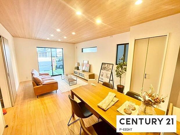 家族の笑い声が聞こえてきそうな、暖かい空間になっています。