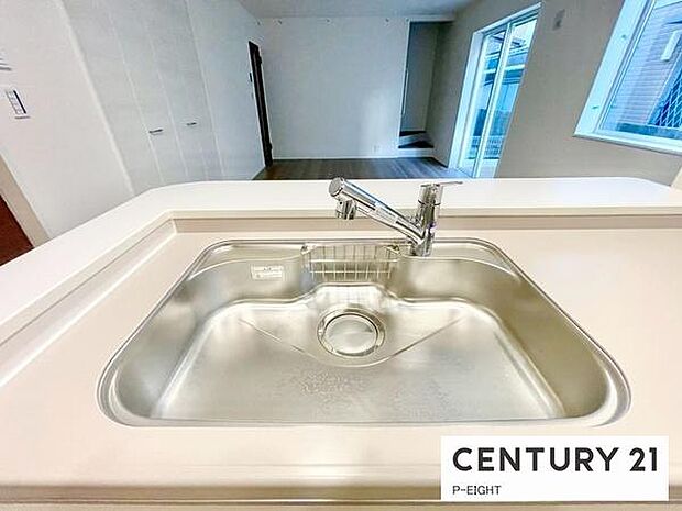 浄水器内蔵型のため、キッチン回りもスリムな印象です！