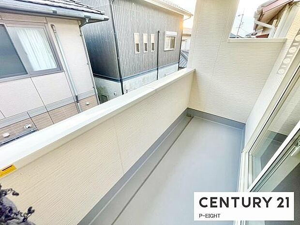 洗濯物は日当たりの良いバルコニーへ！