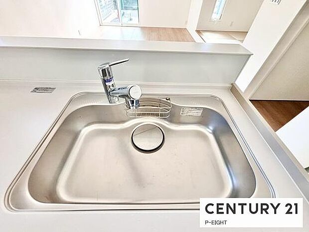 浄水器内蔵型のため、キッチン回りもスリムな印象です！