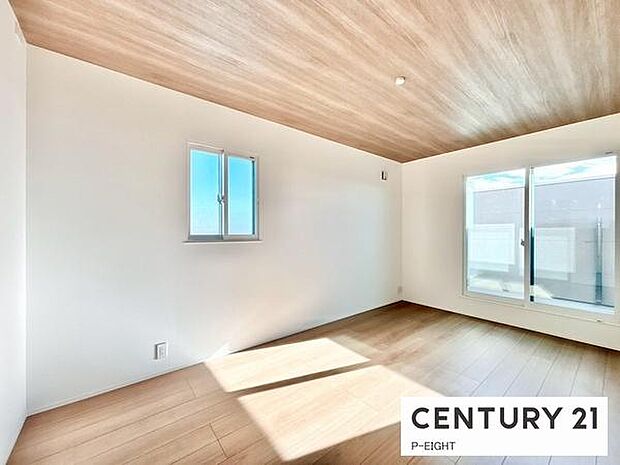 バルコニーに面している明るい洋室です！