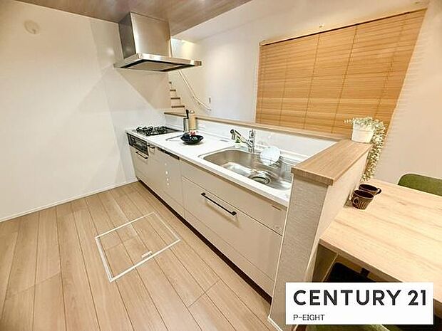 料理をしながらリビングを見渡せるつくりで、料理中も家族との会話がはずみます。