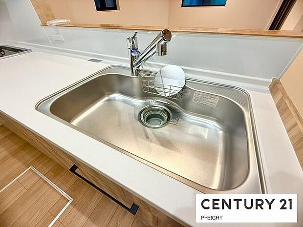 浄水器内蔵型のため、キッチン回りもスリムな印象です！