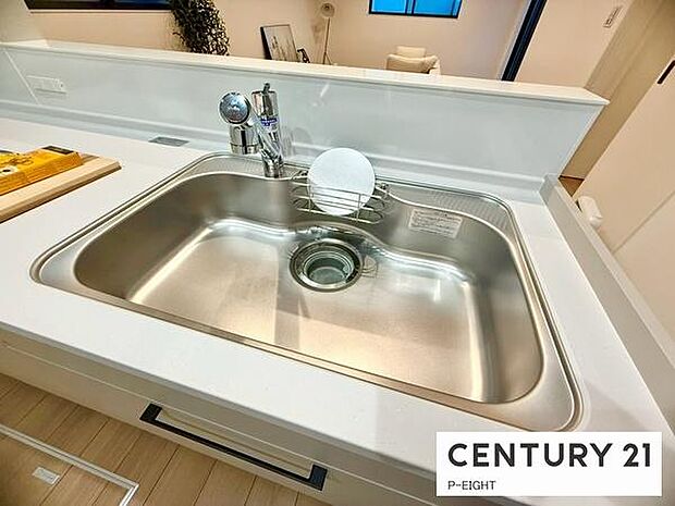 浄水器内蔵型のため、キッチン回りもスリムな印象です！