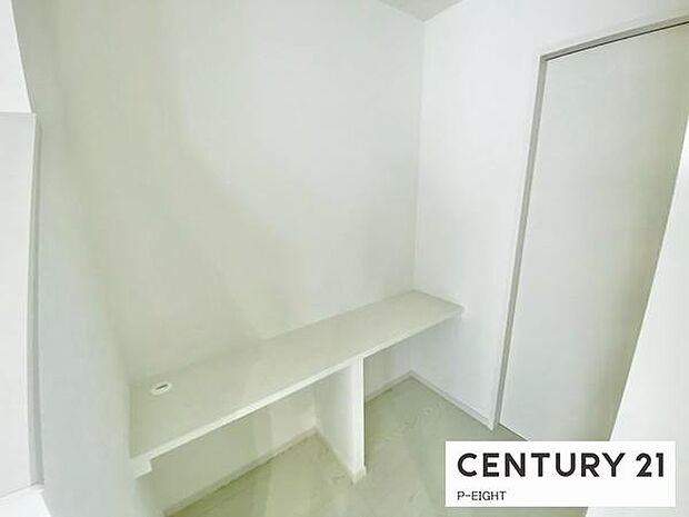 スタディーカウンターがあり、お子様の学習や在宅ワークに最適！