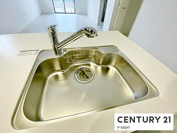 浄水器内蔵型のため、キッチン回りもスリムな印象です！