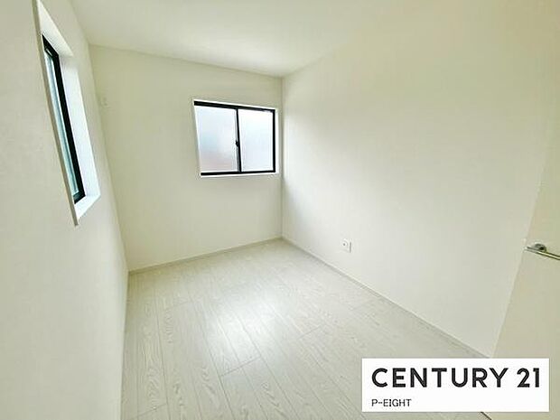 白を基調とした明るい部屋です！