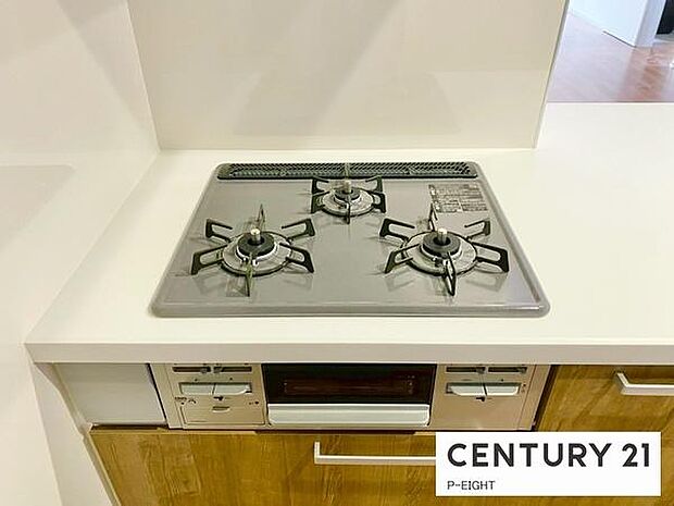 三口コンロで料理もはかどりますね！グリルもあります！