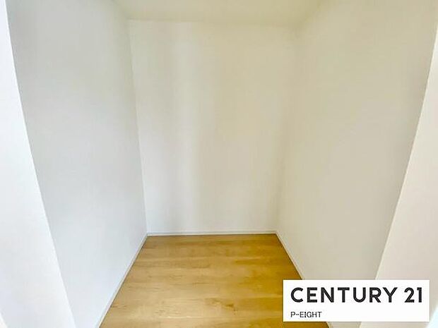 ウォークインクローゼットでたくさん収納できます！