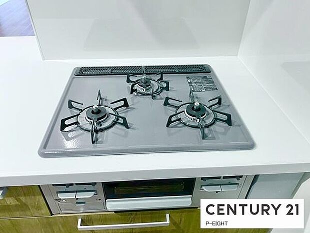 三口コンロで料理もはかどりますね！グリルもあります！