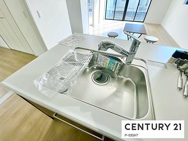 浄水器内蔵型のため、キッチン回りもスリムな印象です！