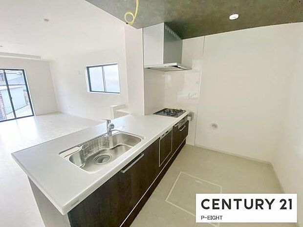 料理をしながらリビングを見渡せるつくりで、料理中も家族との会話がはずみます。