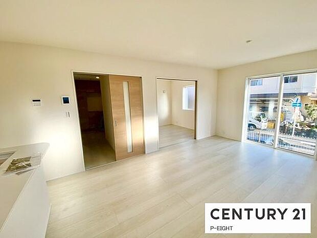 柔らかな日差しが差し込むリビングです。