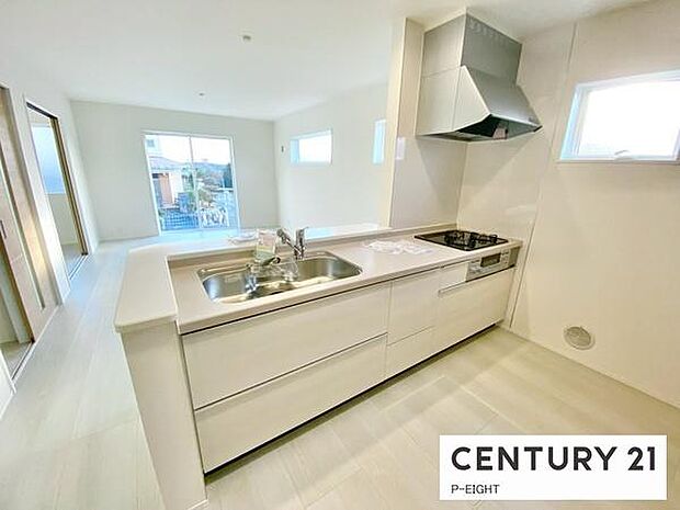 料理をしながらリビングを見渡せるつくりで、料理中も家族との会話がはずみます。