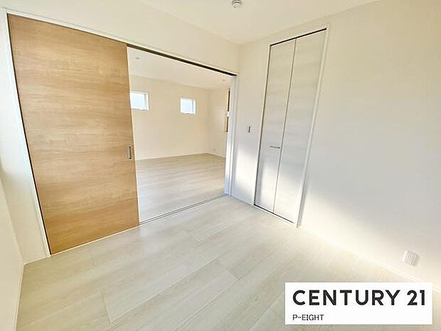 リビング横に便利な洋室!