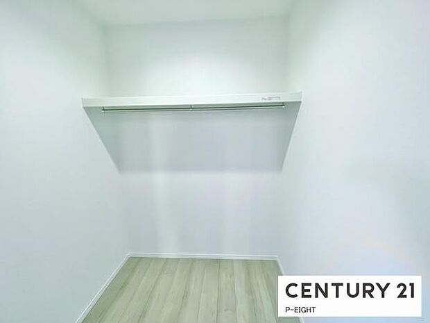 ウォークインクローゼットでたくさん収納できます！