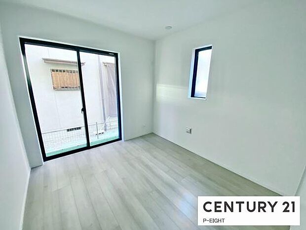 白を基調とした明るい部屋です！