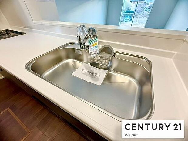 浄水器内蔵型のため、キッチン回りもスリムな印象です！