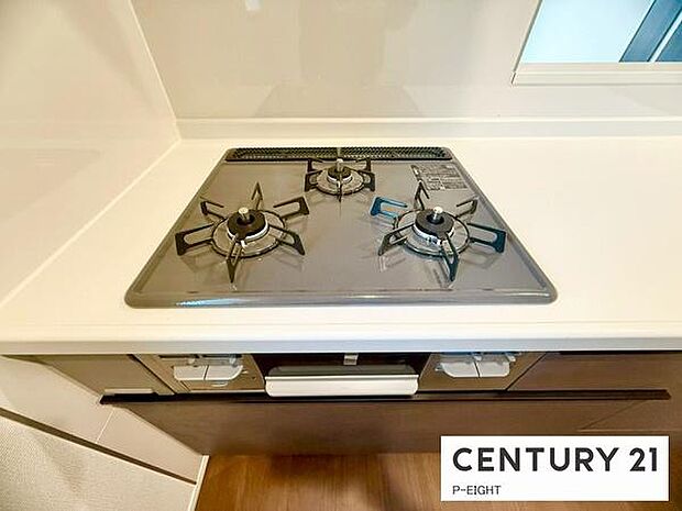 三口ガスコンロで料理もはかどりますね！グリルもあります！