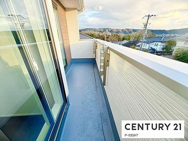 広々としたバルコニーで洗濯物も快適に。