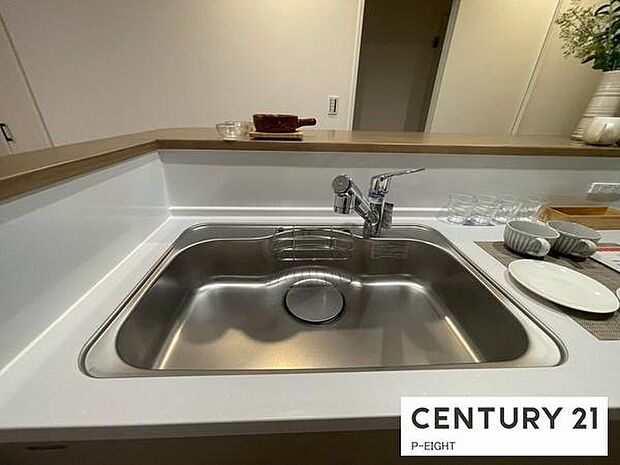 浄水器内蔵型のため、キッチン回りもスリムな印象です！