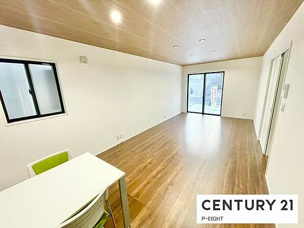 家族の笑い声が聞こえてきそうな、暖かい空間になっています。