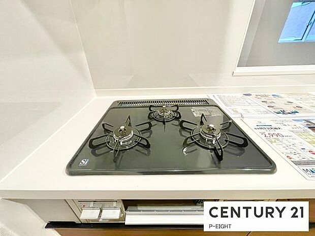 三口ガスコンロで料理もはかどりますね！グリルもあります！