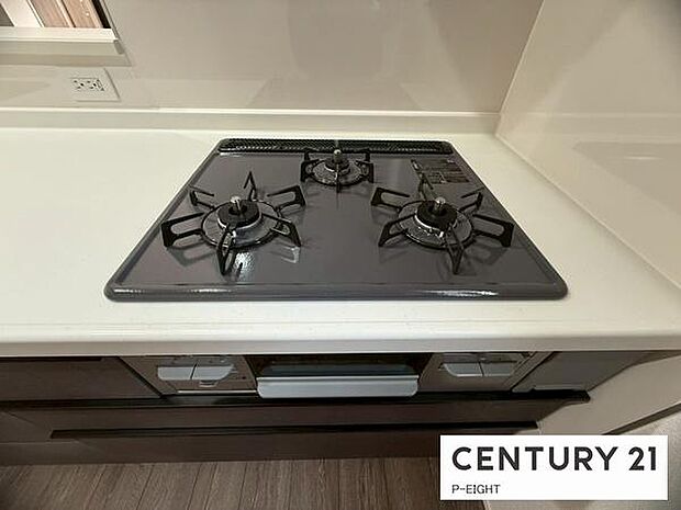 三口コンロで料理もはかどりますね！グリルもあります！