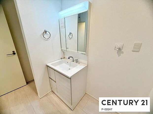 明るい洗面台で身支度ができます！